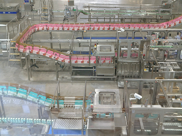 走进东坡制造 感受东坡区现代化发展“加速度”_fororder_蒙牛乳制品（眉山）有限公司生产线+摄影+张琬沁