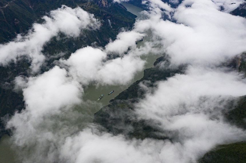 云雾缭绕三峡美