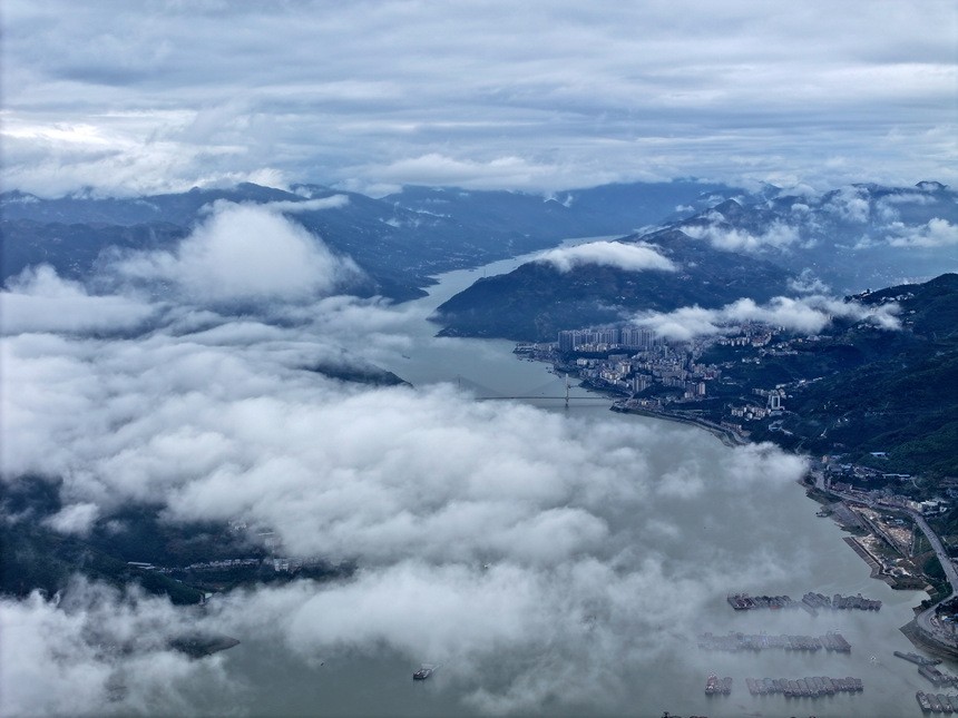 云雾缭绕三峡美