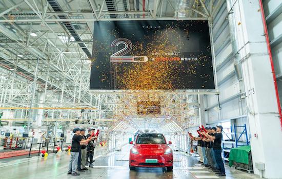第200万辆车下线 特斯拉上海超级工厂迎来又一里程碑_fororder_image001