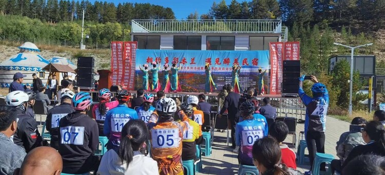 采风留影"摄影比赛活动现场 摄影 杨月明近年来,大唤起乡通过"党建