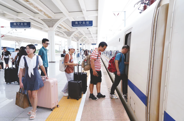 貴南高鐵全線開通首周廣西段累計發送旅客7.79萬人次