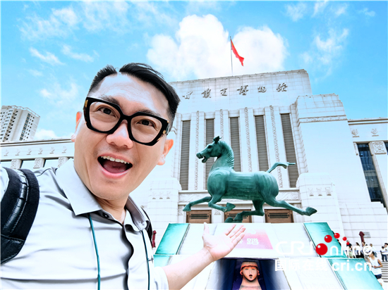 台青邱庆龄：行脚母亲河深深震撼了我的心灵（两岸观察）_fororder___172.100.100.3_temp_2_1_2_1_1_a2f46090-07c5-4093-a157-5da9bf1c1ee6