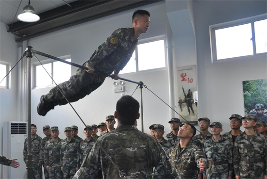 南通海门区组织预定新兵参观武警驻海某部_fororder_图片1