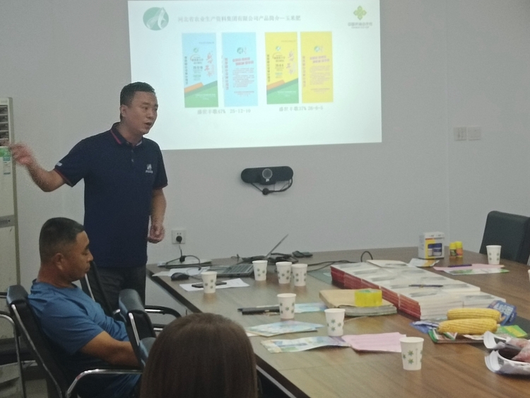 图片默认标题_fororder_省农资公司农资专家就田间管理进行培训 摄影 刘敬