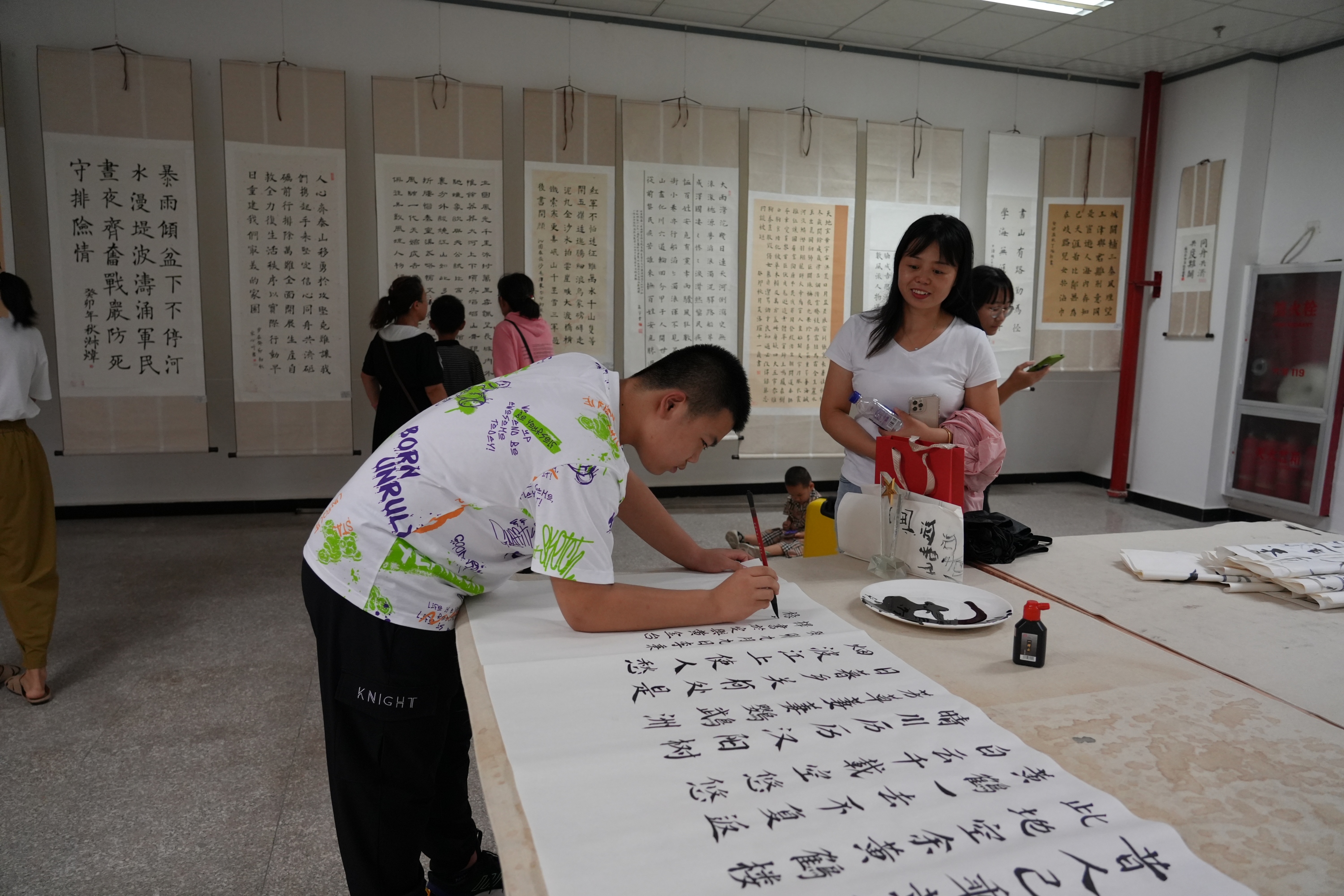 河北定兴： 数百佳作点亮少儿书画大赛_fororder_004.JPG