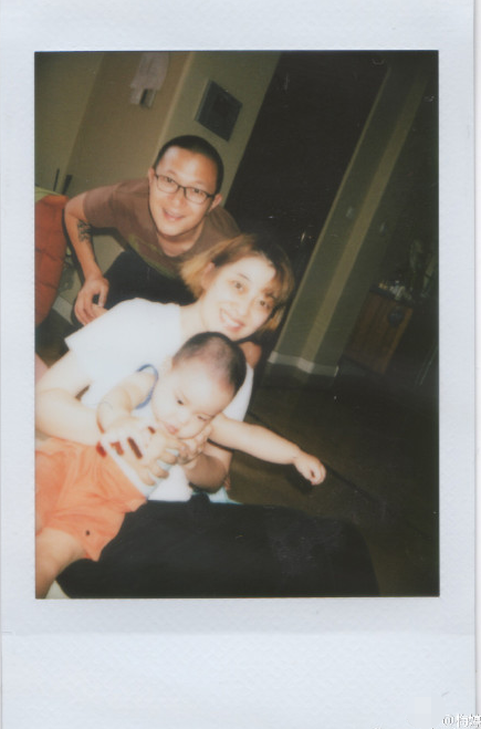 梅婷晒全家温馨合影 好多照片出自漂亮女儿手中_娱乐_腾讯网