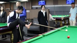 首届上海市残疾人斯诺克邀请赛开杆