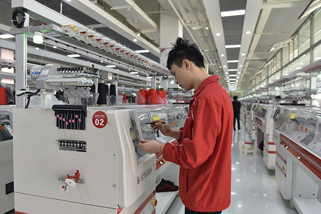 奥康“智”造不断升级：定制时尚运动鞋，只需“一根线”