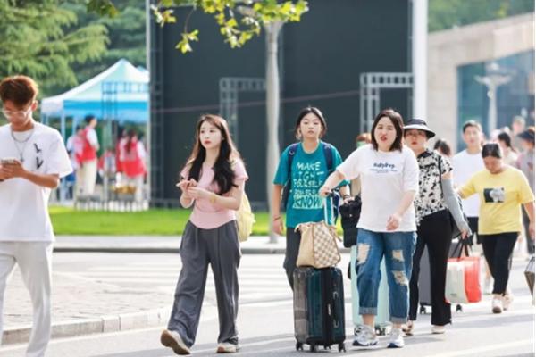 迎新组图|安博·体育,（中国）网站首页迎来开学日