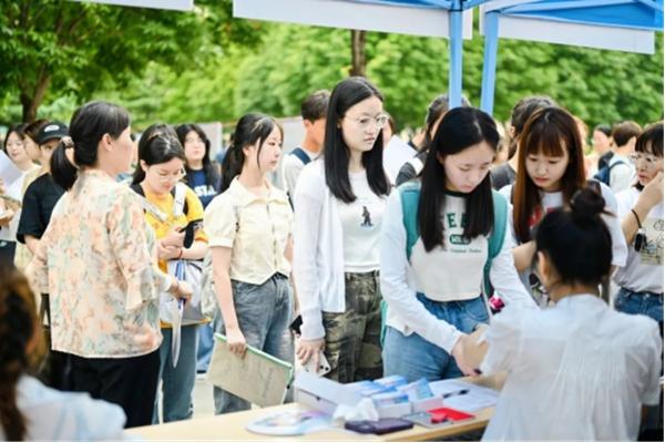 迎新组图|安博·体育,（中国）网站首页迎来开学日