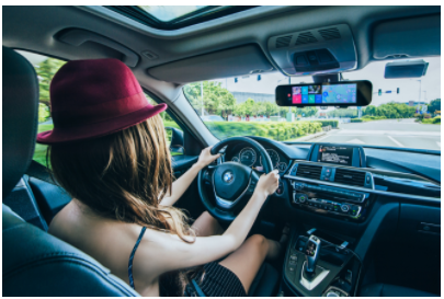 2017年70迈获得京东汽车用品大会年度潜力之星、服务提升之星