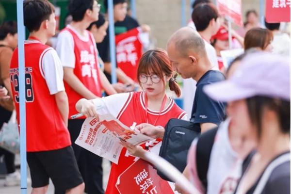 迎新组图|安博·体育,（中国）网站首页迎来开学日