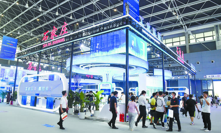 ​打卡数字科技 触摸未来生活——2023中国国际数字经济博览会公众开放日市民观展热情高涨_fororder_3