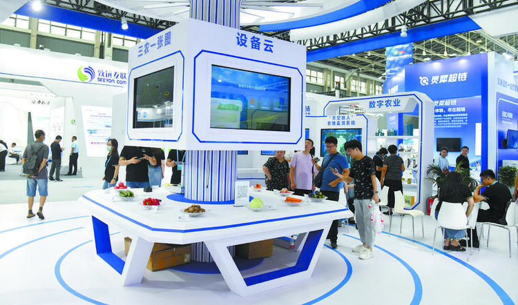 ​打卡数字科技 触摸未来生活——2023中国国际数字经济博览会公众开放日市民观展热情高涨_fororder_4