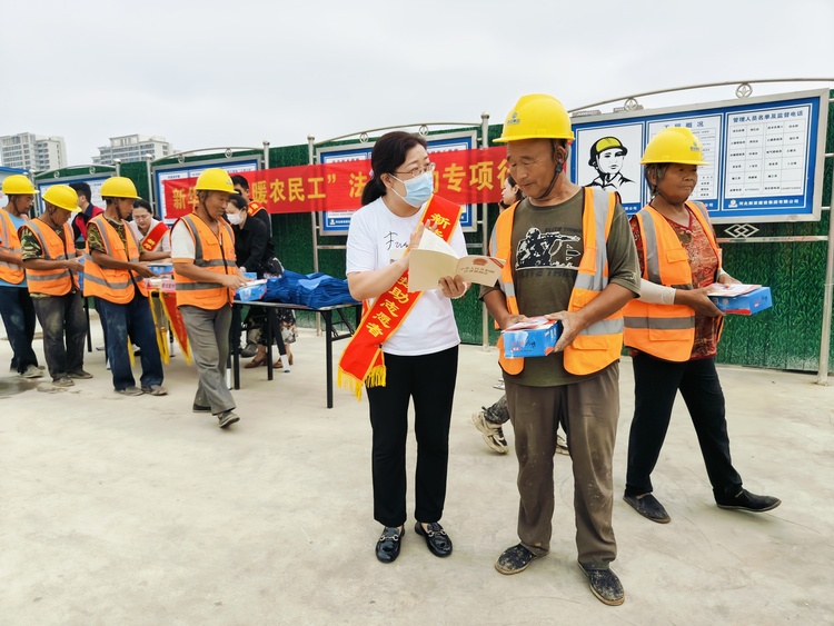 石家庄市新华区：普法宣传进工地 法律援助暖“薪”行_fororder_微信图片_20230912143154
