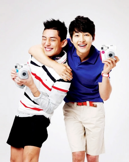 宋仲基刘亚仁 男男cp当道谁才是韩版"胡霍"?