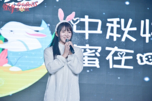 蜜蜂少女队学艺谢霆锋 中秋别样“蜜味”回馈粉丝