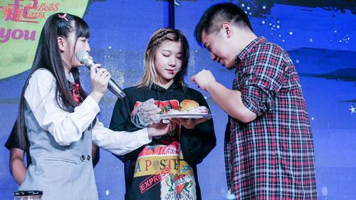 蜜蜂少女队学艺谢霆锋 中秋别样“蜜味”回馈粉丝