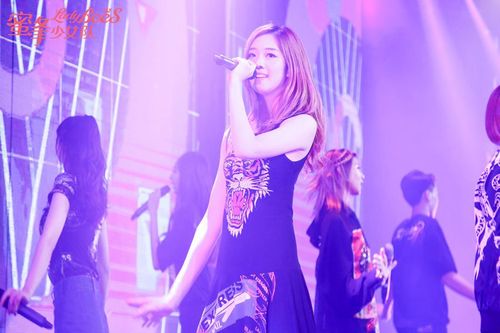 蜜蜂少女队学艺谢霆锋 中秋别样“蜜味”回馈粉丝