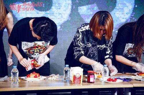 蜜蜂少女队学艺谢霆锋 中秋别样“蜜味”回馈粉丝