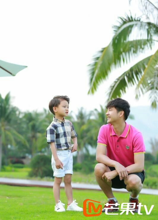 田亮携子加盟《爸爸4》 儿子小亮仔颜值高