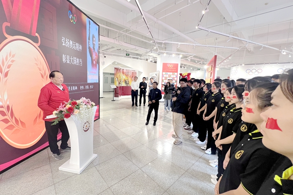燕京理工学院“体育名人坊”：中国奥运金牌第一人许海峰与大学生面对面