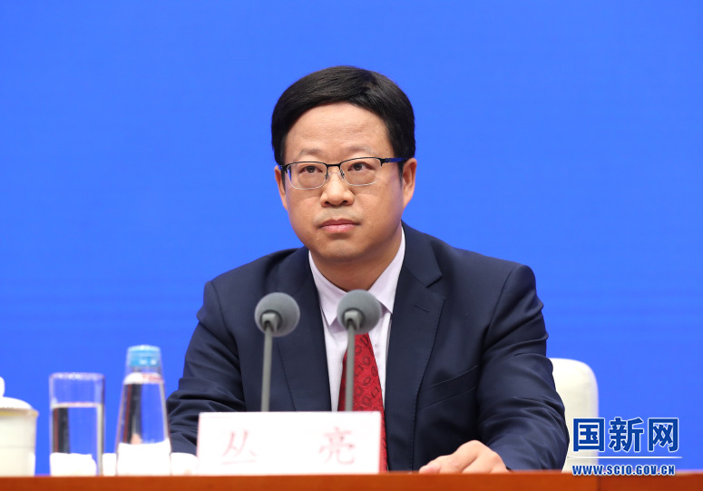 国务院新闻办公室于9月14日举行新闻发布会,请中央台办副主任潘贤掌