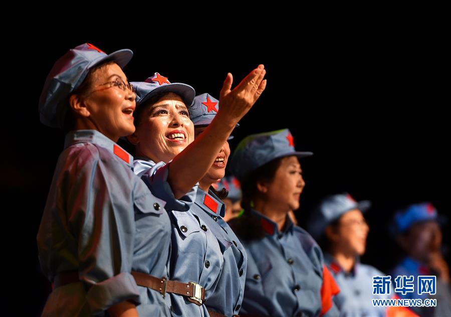 吉林市舉行紀念紅軍長征勝利80週年歌舞表演