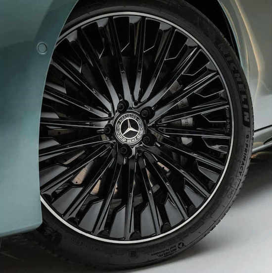 全新奔驰E级标准轴距版中国香港首发_fororder_image007