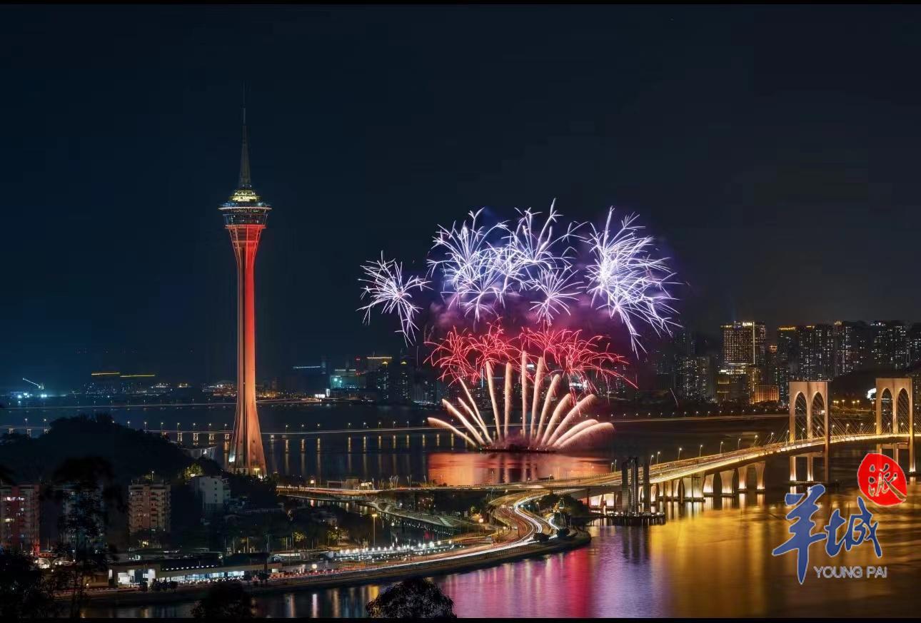 璀璨烟花照亮濠江两岸 “澳门国际烟花比赛汇演”绚丽回归