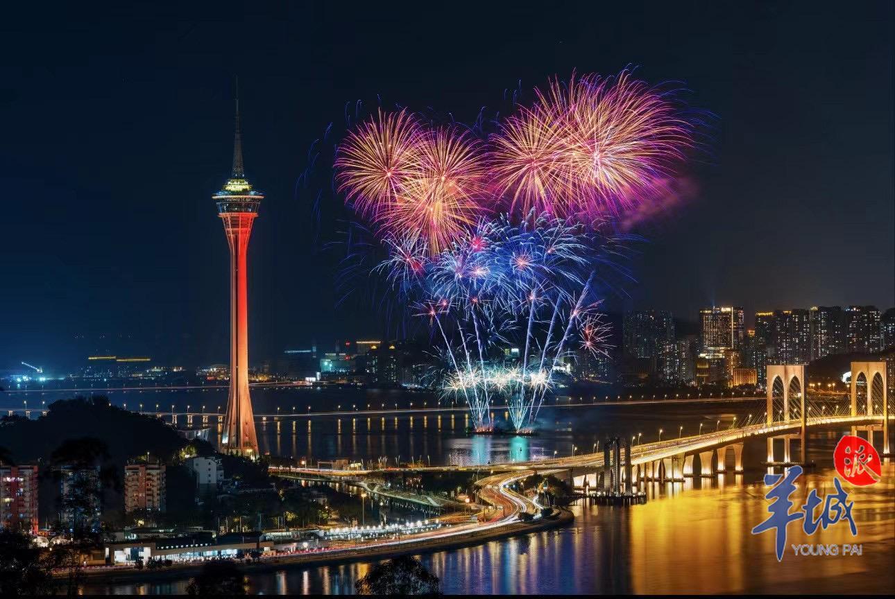 璀璨烟花照亮濠江两岸 “澳门国际烟花比赛汇演”绚丽回归