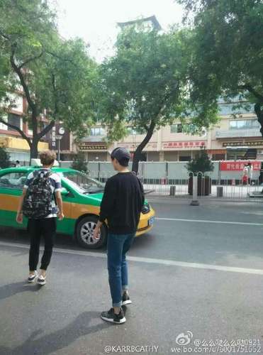 豪无偶像包袱!王俊凯不仅打的还坐蹦蹦