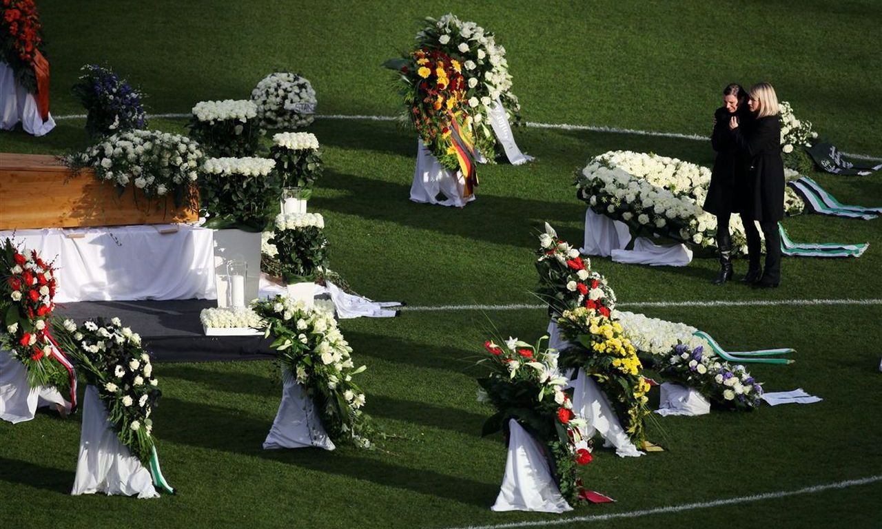 【故事会】抑郁症黑云:门神卧轨 传奇上吊