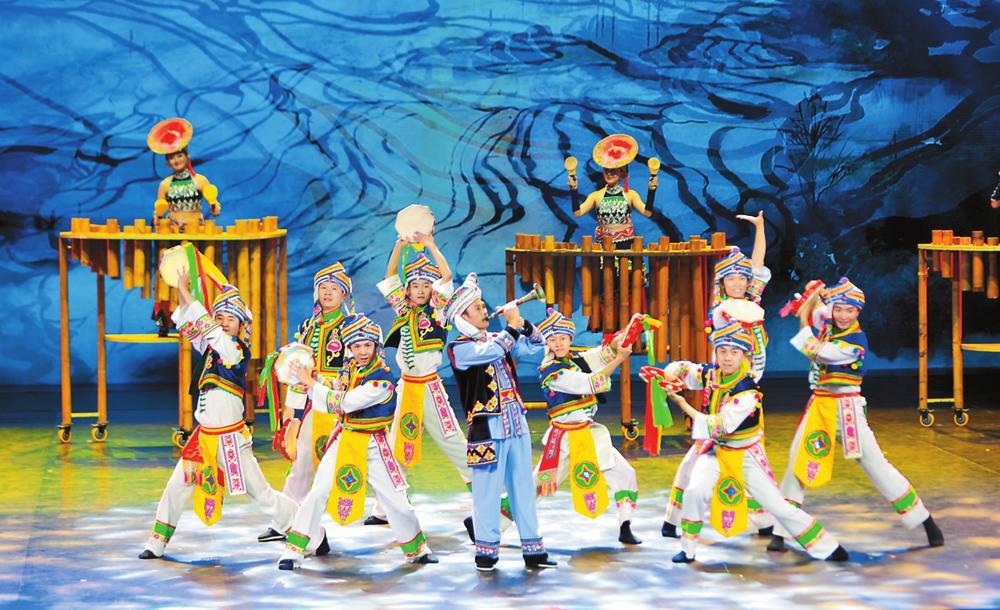 七彩弦歌——“有一種叫雲南的生活”文藝展演在昆舉辦_fororder_2