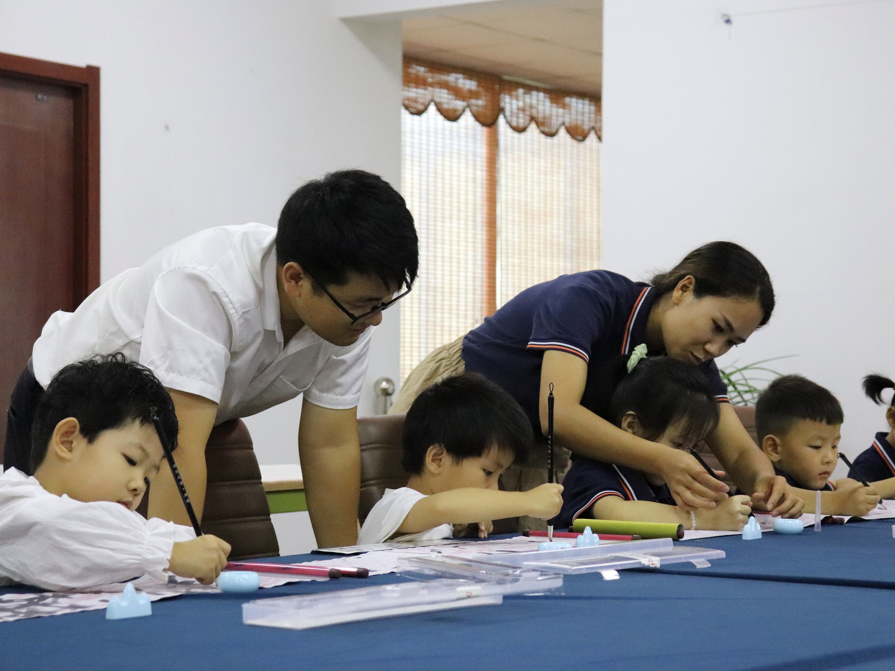 保定博野：国学书法教育 翰墨照亮未来_fororder_5