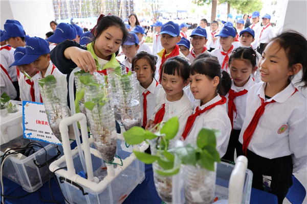 襄阳市樊城区中小学生科技节开幕_fororder_图片3