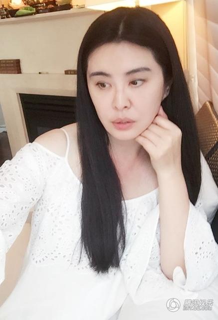 49岁王祖贤自拍近照曝光 长发披肩颜值回归_娱乐_腾讯网