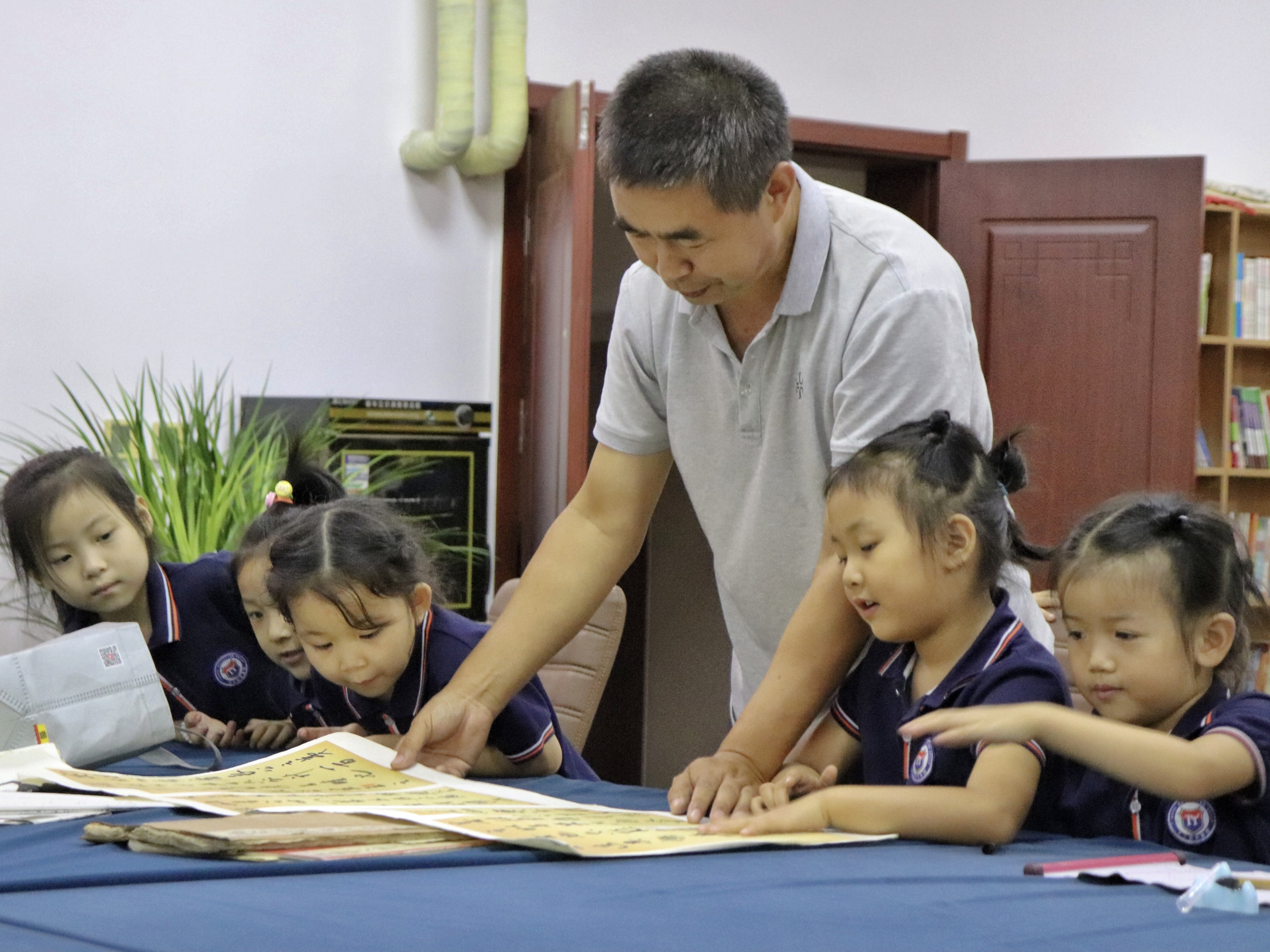 保定博野：国学书法教育 翰墨照亮未来_fororder_1