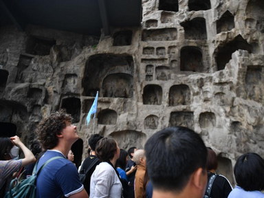 Longmen Grottoes in Luoyang Received 1.3 Million Tourists in Summer Vacation