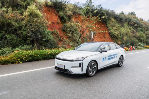 【汽车频道 资讯+移动端资讯】吉利银河L6征战2023混合动力汽车极限挑战赛获双冠 同级“优等生”不负众望