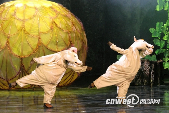 【焦点图  显示图在稿件最下方】中国儿童音乐剧《魔豆》亮相古城 改编自格林童话