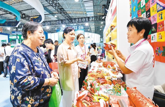 非遺好物“驚艷”亮相 “她經濟”成果喜人_fororder_微信圖片_20230921091703