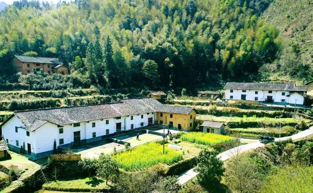 3年逐梦 近3万农户土坯房“脱胎换骨”