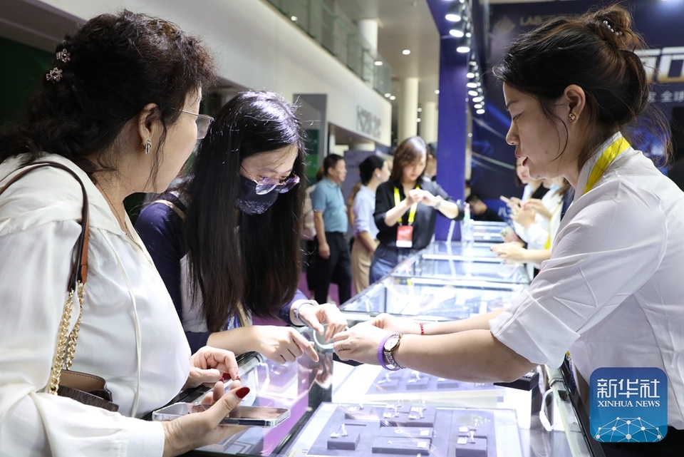 2023培育鑽石展銷會在鄭州“璀璨”開展