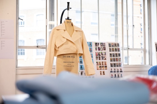 宾利品牌携手英国新锐设计师SUPRIYA LELE亮相2023伦敦时装周_fororder_image003