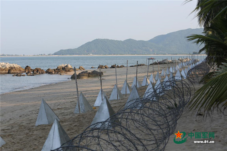 中俄海军联合立体夺控岛礁演练太火爆(组图)