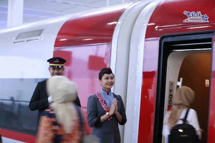 正式开通运营！“千岛之国”跨入高铁时代！