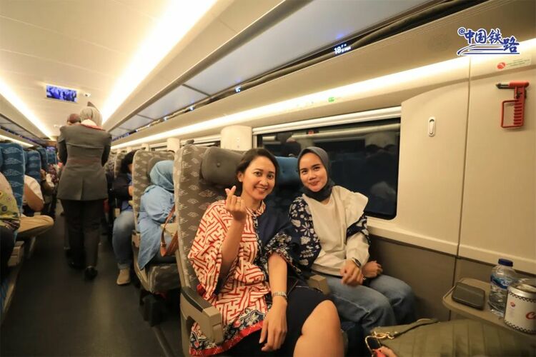 正式开通运营！“千岛之国”跨入高铁时代！