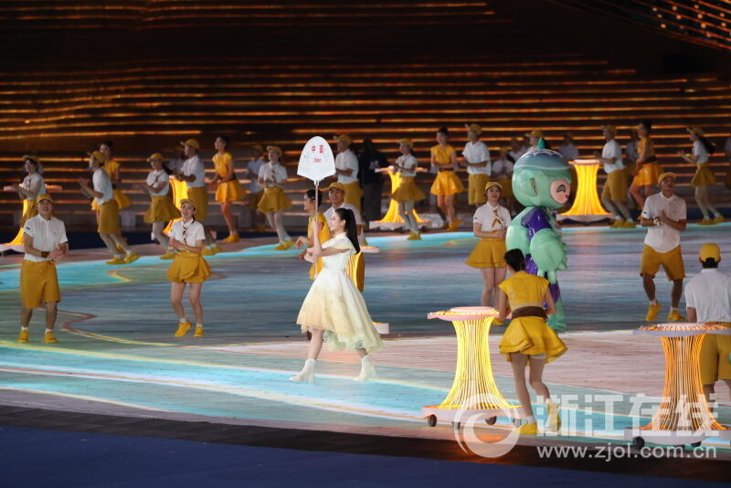 杭州第19届亚运会开幕式举行 中国代表团入场_fororder_W020230923782886867009